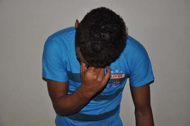 Polícia prende homem acusado de assaltar e esfaquear uma vítima