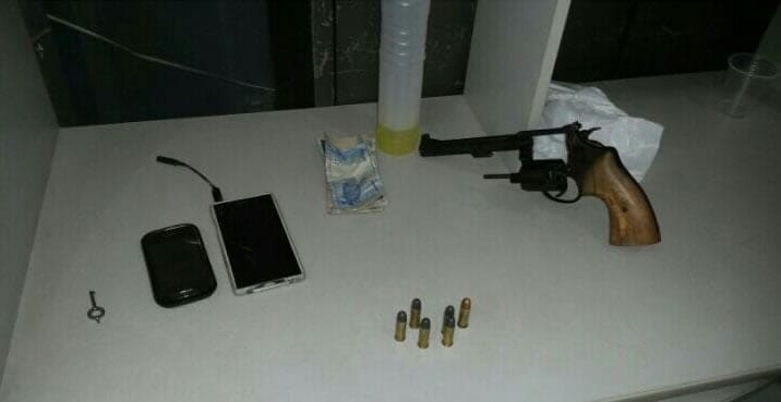 Dois homens são presos após assalto no bairro Xavier Maia