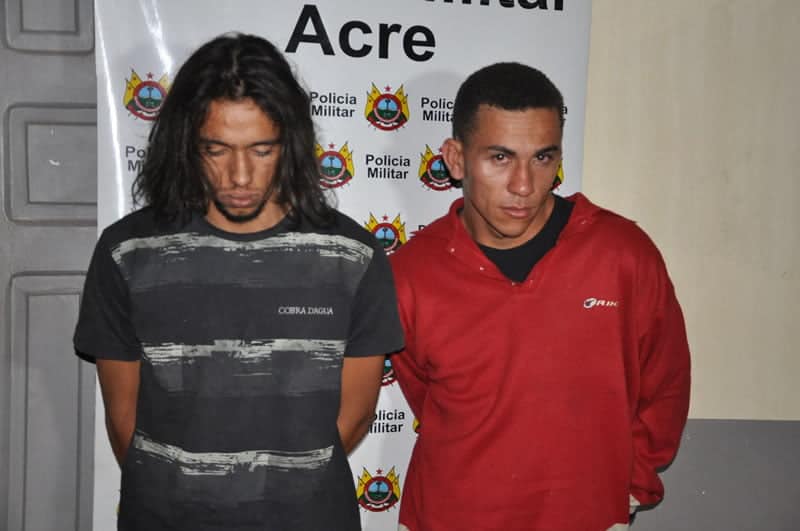 Polícia prende dupla com pistola 9 mm de uso exclusivo das Forças Armadas