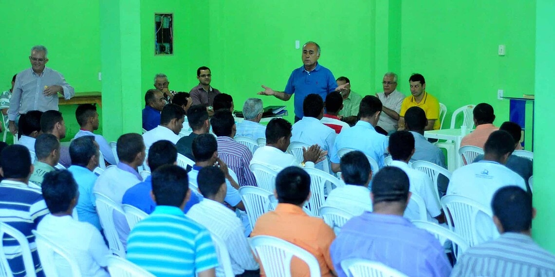 Em Sena, Bocalom e Duarte vêem saneamento precário, flagram"açoite" a marceneiro e anunciam perdão de multas