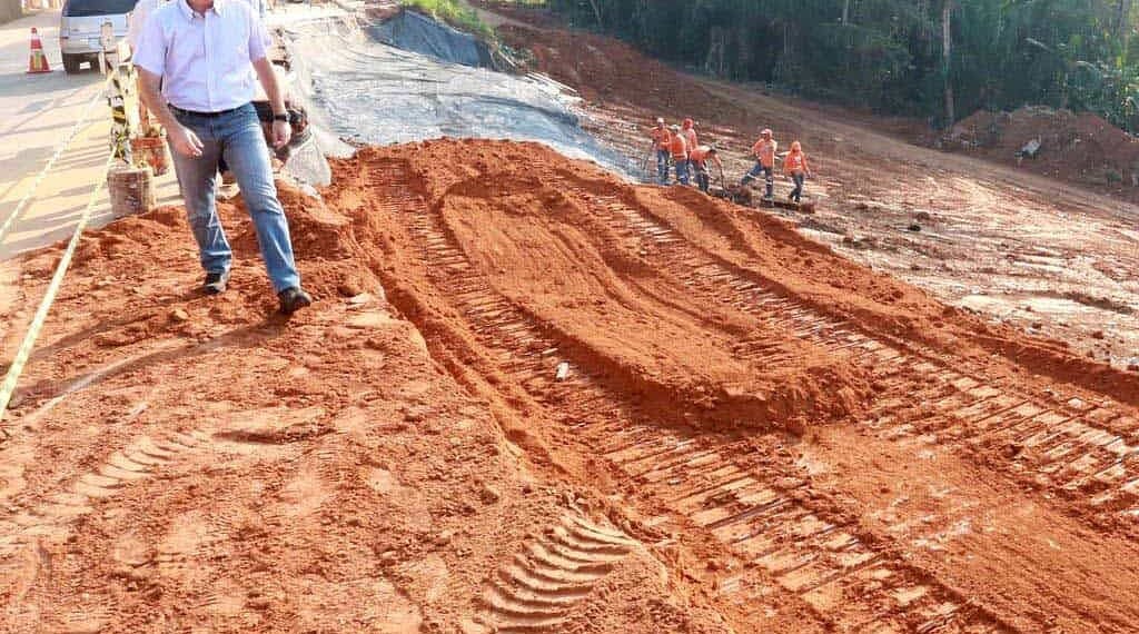 Prefeito Marcus Alexandre avaliou o serviço realizado na Estrada do São Francisco