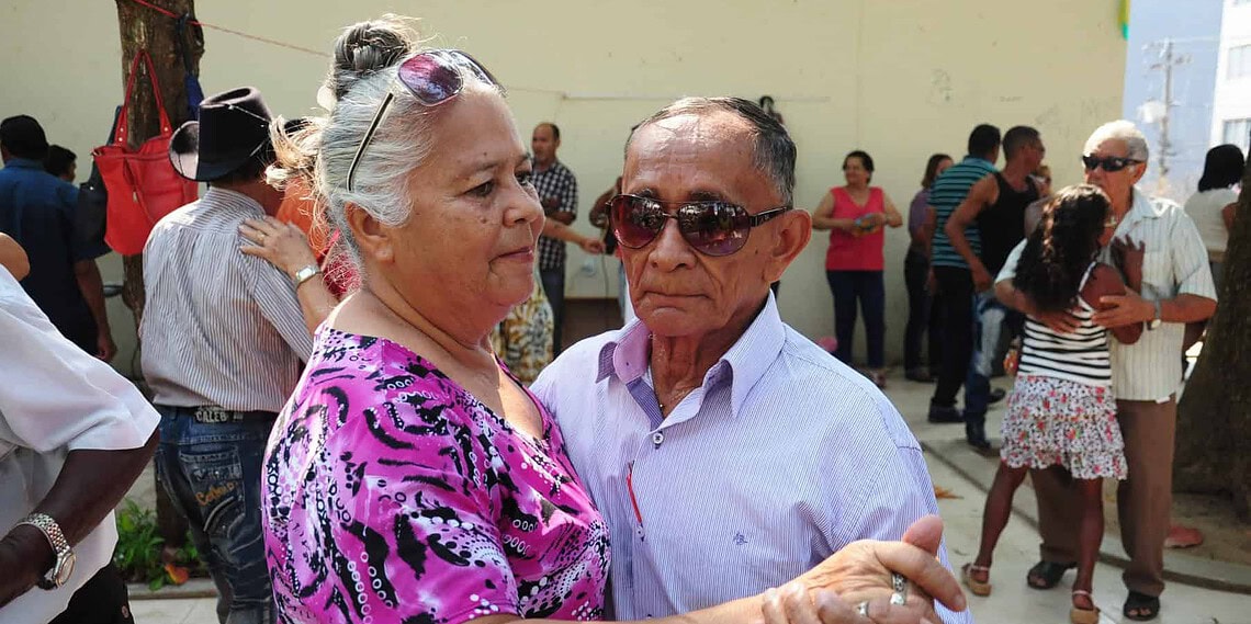 Senadinho 14 anos: idosos fazem da dança terapia e ainda encontram o amor