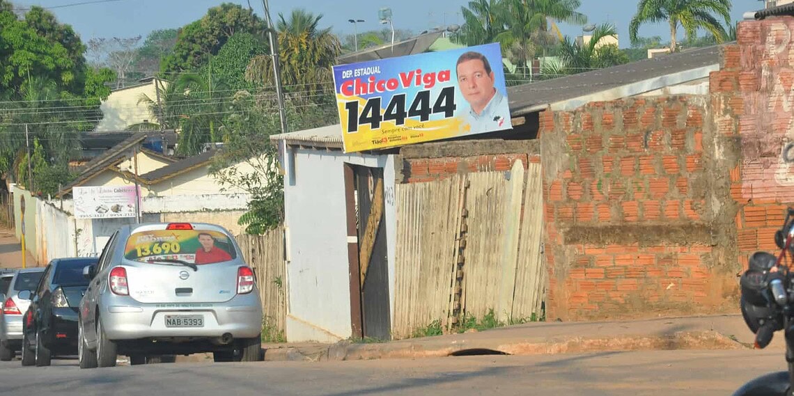 Placas em casas apresentam série de irregularidades