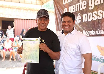 Diretor-presidente do Iteracre entregou título a moradores