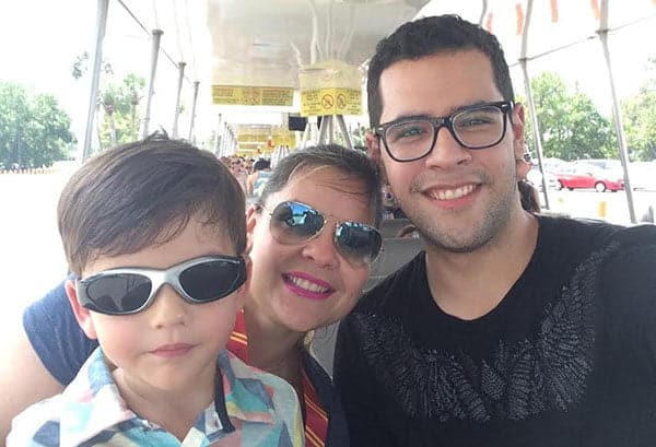 Ussula, Mauro Neto e Lucas Braga já estão na cidade depois de curtirem merecidas férias na Disney.