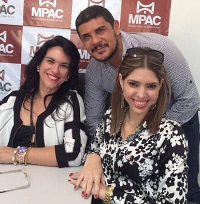 Em momento de descontração durante a Correição em Cruzeiro do Sul as promotoras Katia Rejane e Laura Miranda com o assessor Moisés Alencastro.