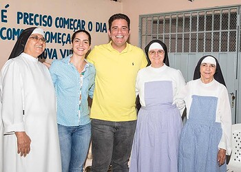 Gladson Cameli recebe o carinho das irmãs dominicanas em Rio Branco