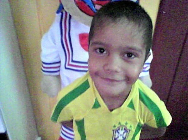 Menino morre dias após cair de árvore e família acusa hospital