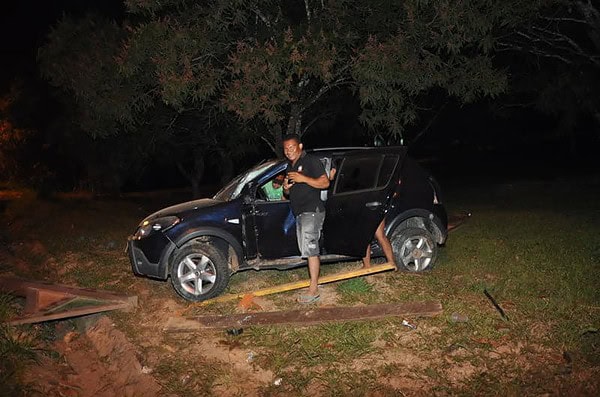 Homem perde o controle e capota o carro na Via Verde