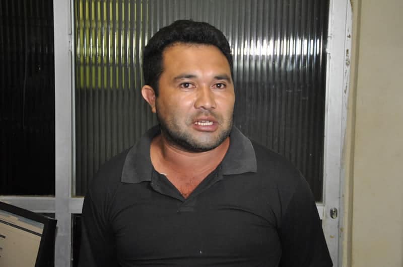 Homem é preso com habilitação e carteira de polÍcia falsificada 1 Homem é preso com habilitação e carteira de polÍcia falsificada