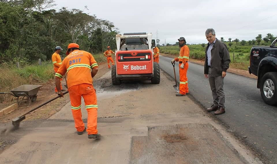 Senador acompanha a situação das estradas regularmente e articula melhorias para elas