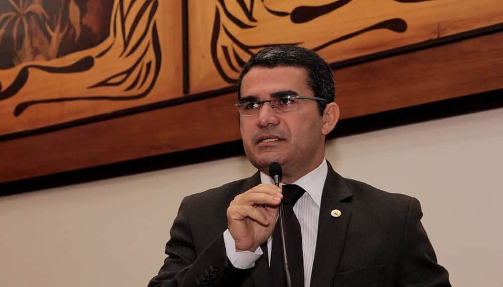 Deputado entende que concursados devem ser chamados