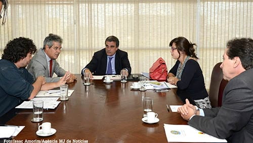 Senador levou situação dos índios até o ministro da Justiça