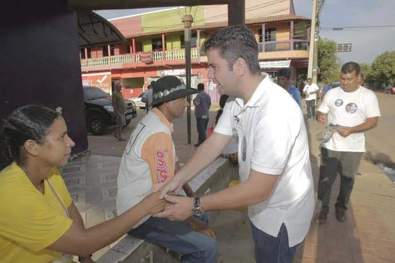 Gladson conversou com a população de fronteira