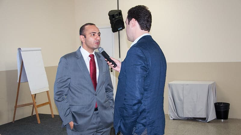 Presidente Roberto Barros e jornalista Eduardo Ribeiro