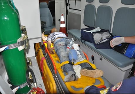 Motoqueiro morre ao se chocar em ponte metálica 1