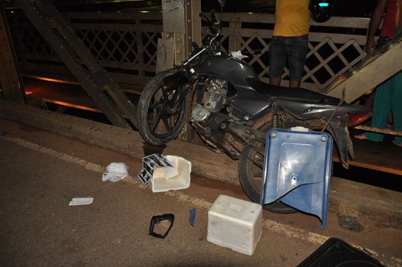 Motoqueiro morre ao se chocar em ponte metálica 4