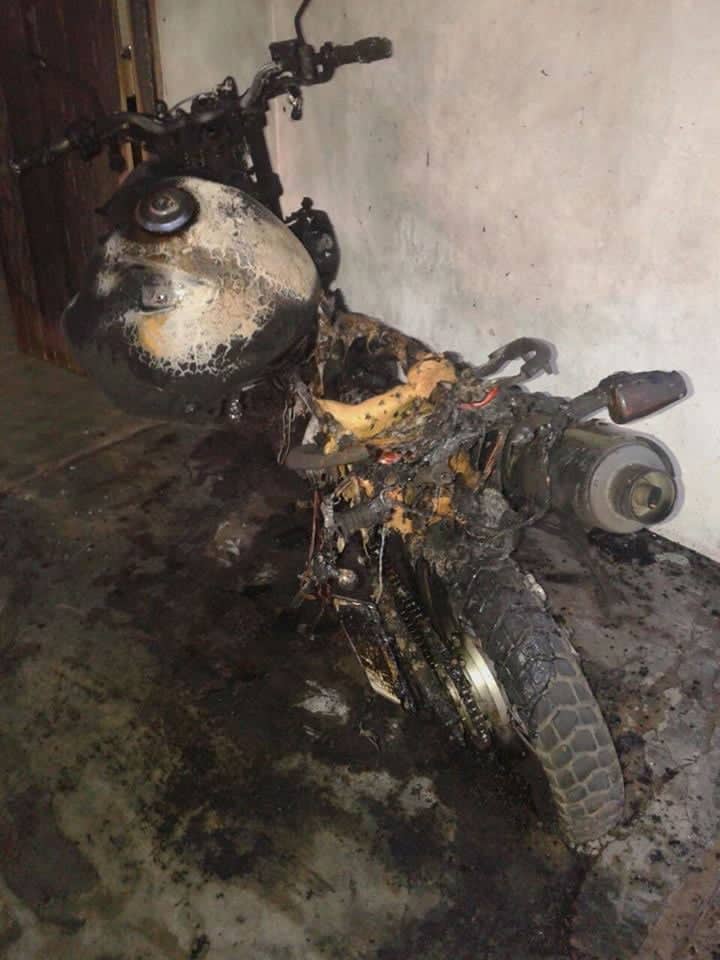 Motos são incendiadas em Cruzeiro do Sul 1