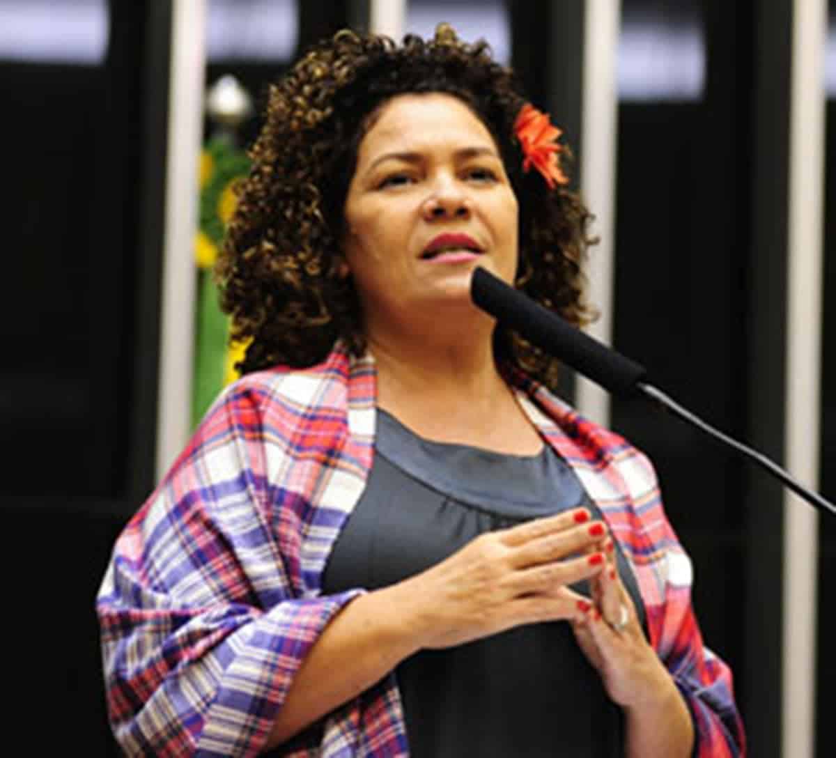 Perpétua falou sobre a participação da mulher na política