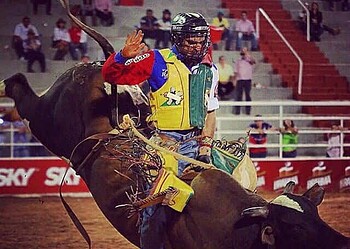 Peões acreanos ficam entre os 15 melhores na primeira noite da Liga Nacional de Rodeio