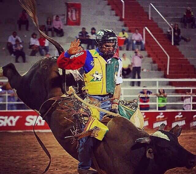 Peões acreanos ficam entre os 15 melhores na primeira noite da Liga Nacional de Rodeio