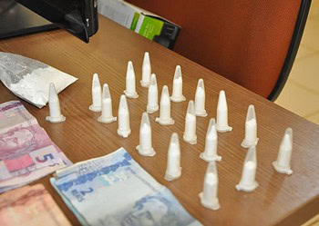 Polícia prende homem com 19 pinos de cocaína no bairro Xavier Maia