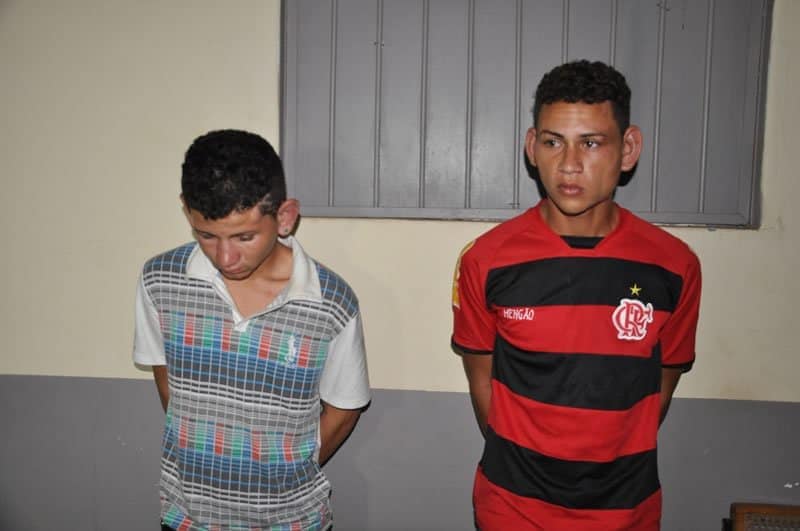 Polícia prende dois jovens acusados de tentativa de assalto na Av. Amadeo Barbosa