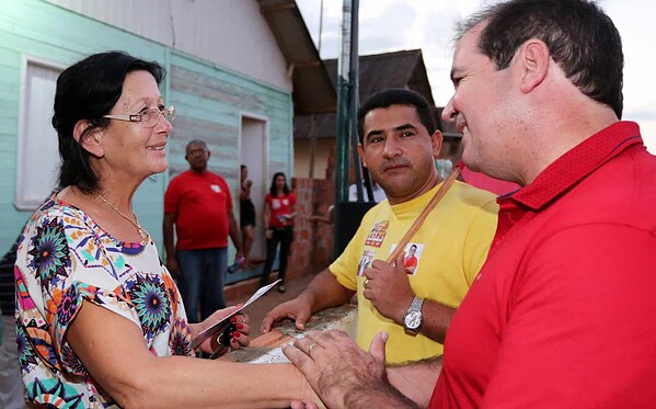 Tião Viana caminha com comunidade e inaugura a Central Regional da Estação