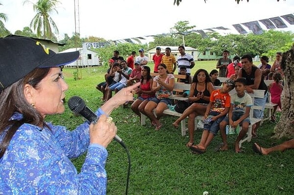 Marcio Bittar faz caminhada em Rio Branco e sua vice Antonia Sales se reúne com ribeirinhos