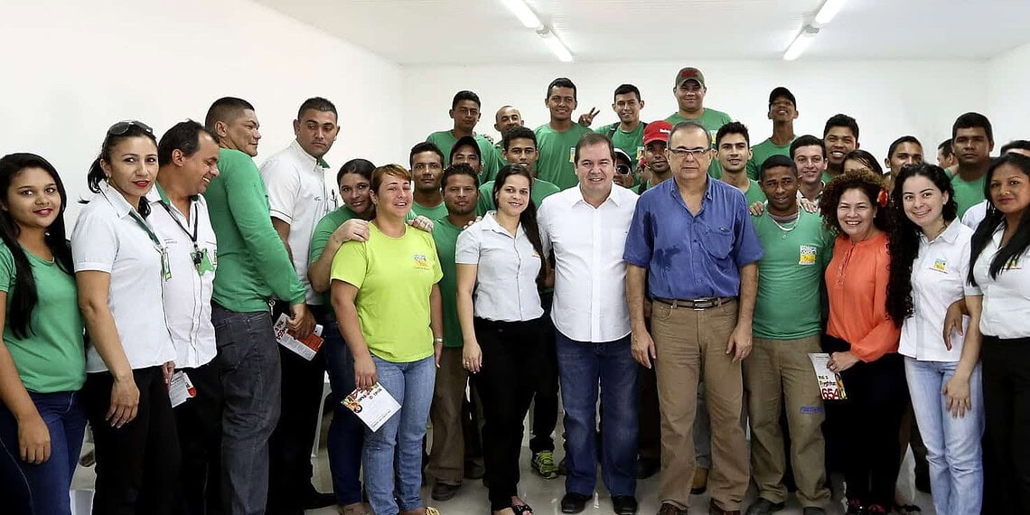 Tião Viana recebe apoio de membros da Assembleia de Deus e se reúne com trabalhadores da construção civil 1 Tião Viana recebe apoio de membros da Assembleia de Deus e se reúne com trabalhadores da construção civil