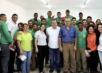 Tião Viana recebe apoio de membros da Assembleia de Deus e se reúne com trabalhadores da construção civil