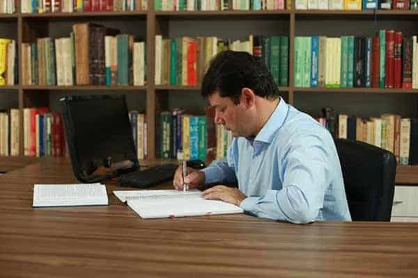 Candidato ao Senado, o advogado Roberto Duarte Júnior fala sobre a disputa eleitoral