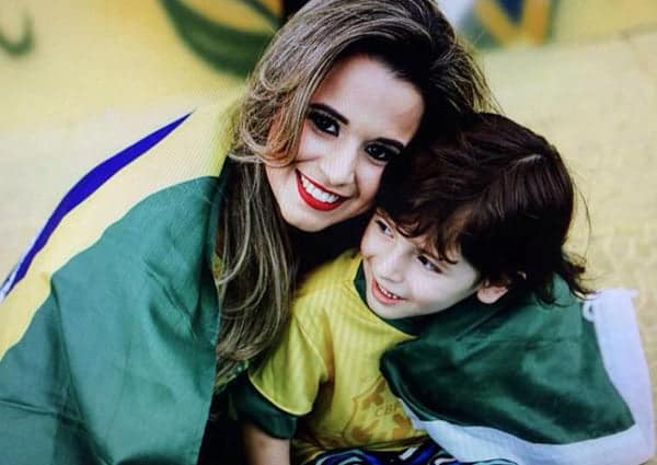 NOVO VIRAL 1 MURAL VIP - Bruna Amaral trocou de idade domingo passado e nunca é tarde para desejar muitas felicidades para essa querida que aparece na foto com o filho João Pedro.