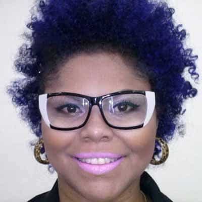 MURAL VIP - Estilo não falta à maquiadora Andreia Costa, que arrasa nos acessórios e no visual. Uma “camaleoa”!