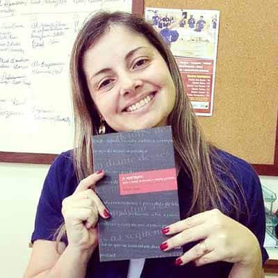 FLASH - Sempre simpática, Melissa Jares foi surpreendida com um presente que lhe renderá uma boa leitura.