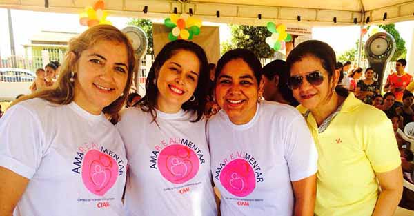 NO TRABALHO - Equipe “Amar e Alimentar” na Semana Mundial de Aleitamento Materno. Entre elas a querida amiga Iana Sarquis.      