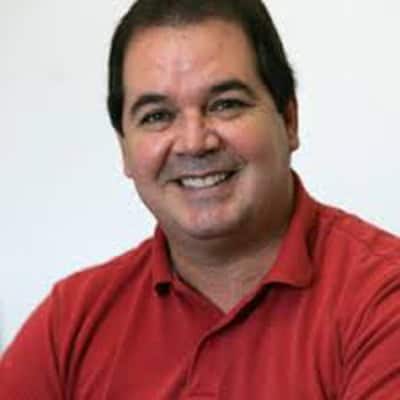 Elogiado pela sua competência e simpatia,  o  gover-nador Tião Viana  deve ser reeleito nas eleições de 3 de outubro. Sorte pra ele!