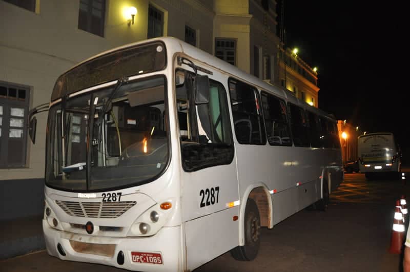 O veículo foi desviado da rota original após bate-boca