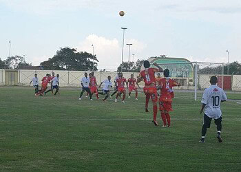 Fora de casa, Estrelão se garante na liderança da chave