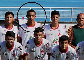Parte do elenco do time Rio Branco juvenil; em destaque, o meia Careca