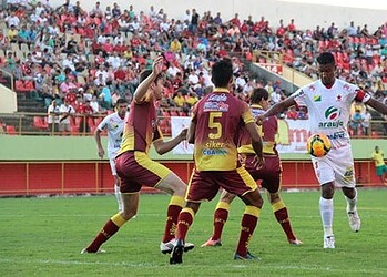 Com apoio da torcida, Estrelão vence Genus na Arena da Floresta