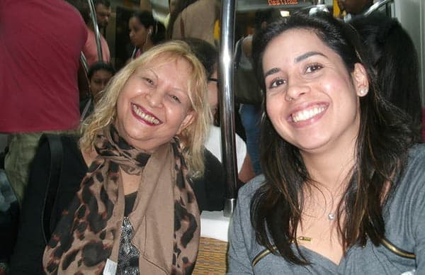 Sinara Lisboa e Socorro Jorge badalando por Brasília.