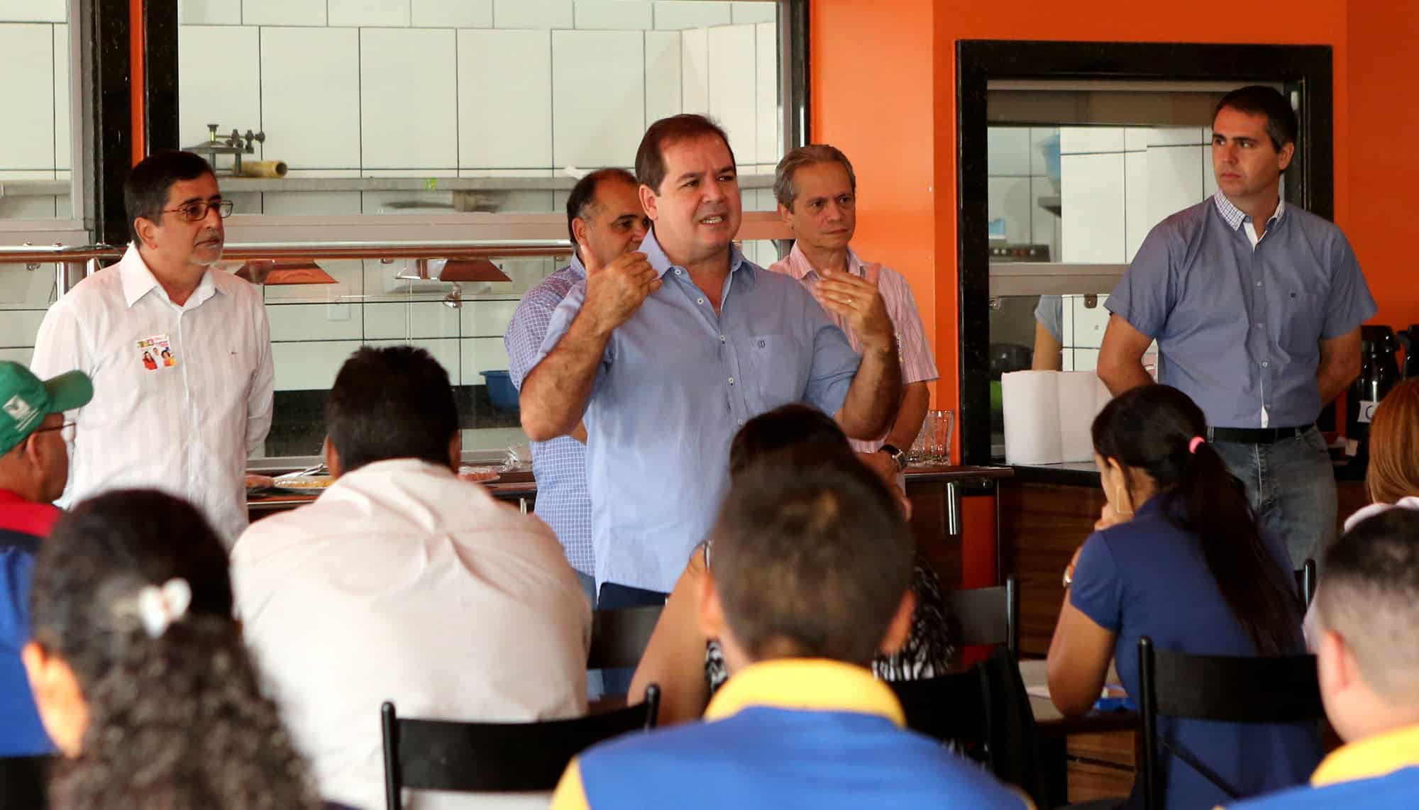 Tião afirma a líderes religiosos e trabalhadores que quer seguir com mudanças para o Acre 1 Tião Viana diz que continuará com mudanças