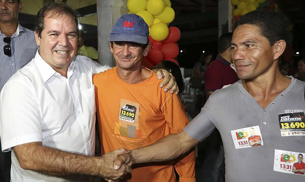 Tião Viana debate plano de governo no Bujari e visita supermercado em Rio Branco