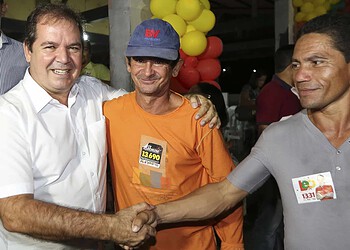 Tião Viana debate plano de governo no Bujari e visita supermercado em Rio Branco