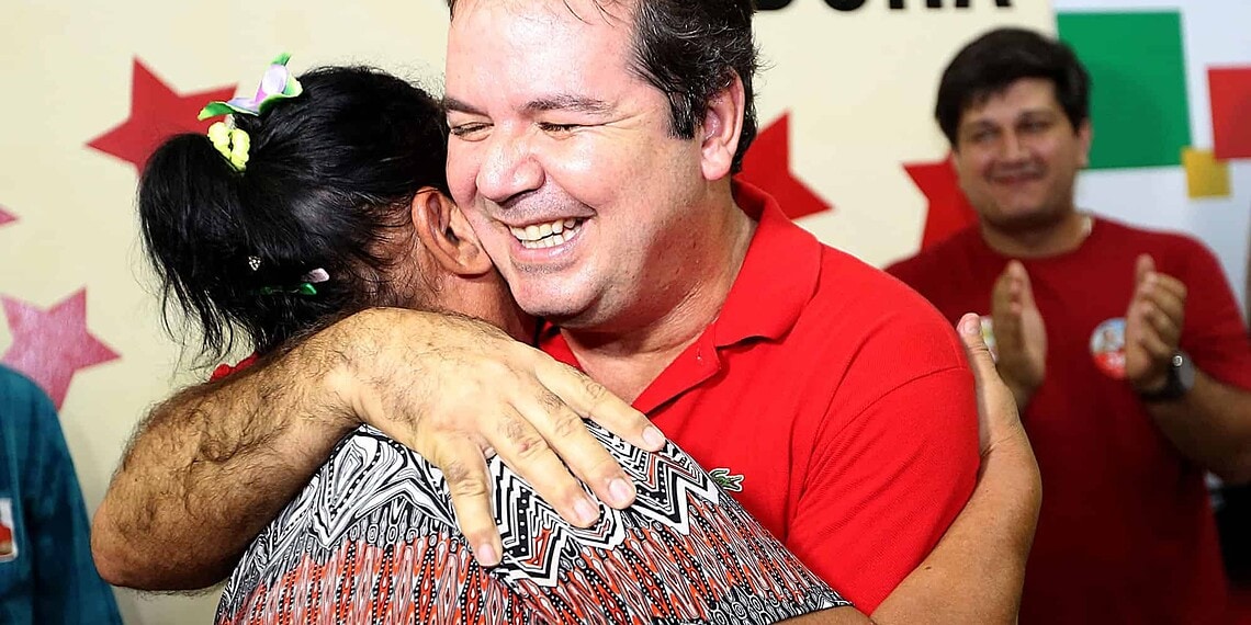 Tião Viana debate plano de governo em Porto Acre e se reúne com 138 lideranças comunitárias