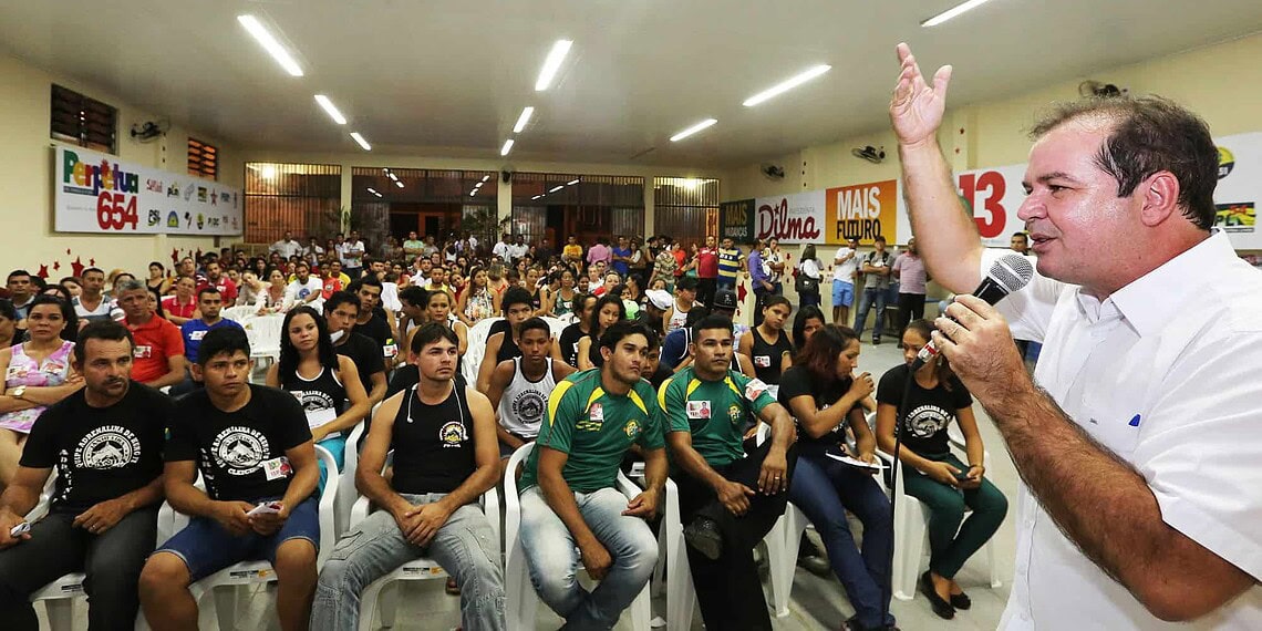 Tião Viana apresenta propostas para lideranças sociais e funcionários de empresa