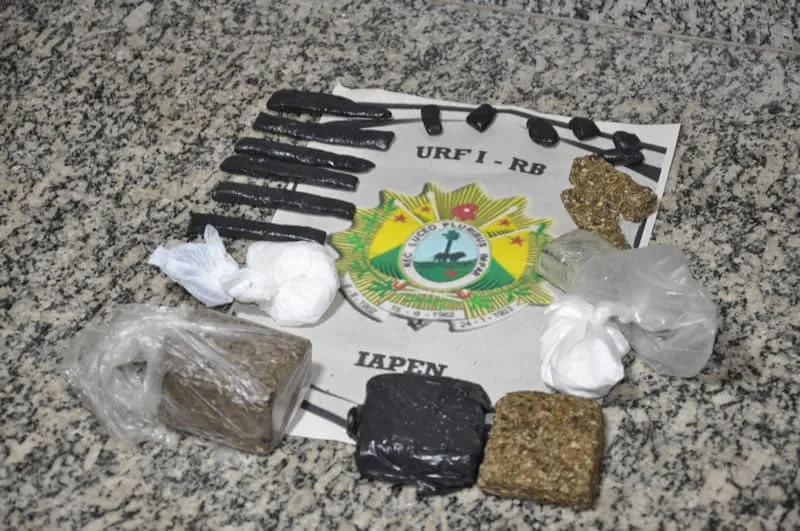 Entorpecentes estavam escondidos em buraco