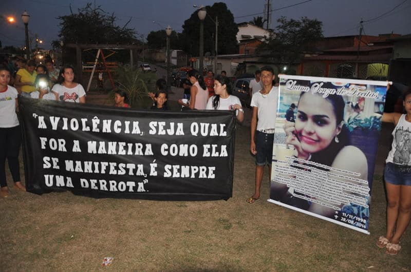 Alunos da escola João Aguiar homenageiam estudante morta em latrocínio, na Conquista 1 Alunos da escola João Aguiar fazem homenagem para estudante de 15 anos morta em latrocínio na conquista 3