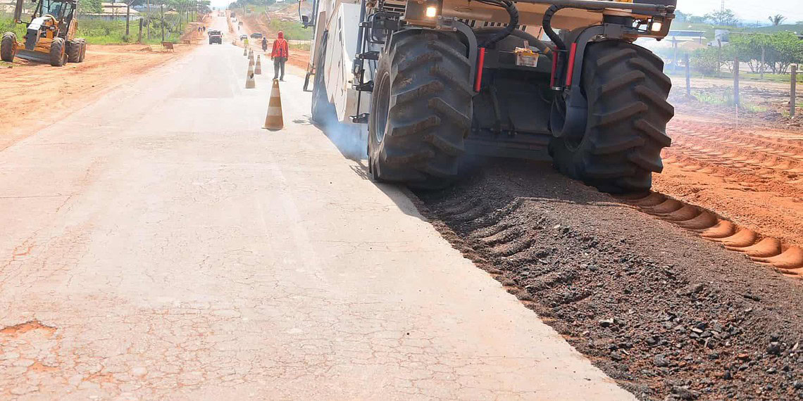 Obras estão na fase final da compactação do solo